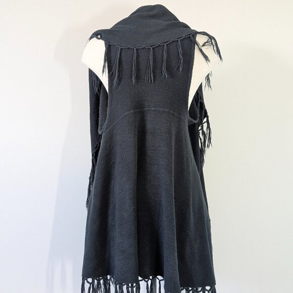 Black Fringe Knit Vest - Picture 2 of 4